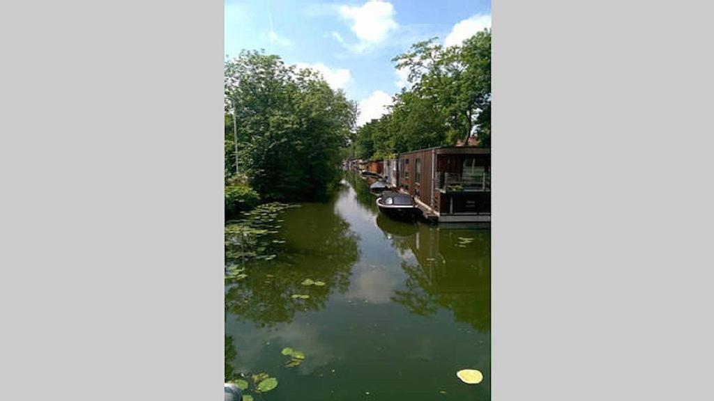 Benedenverdieping In Woonboot Met Tuinterras Utrecht Bagian luar foto